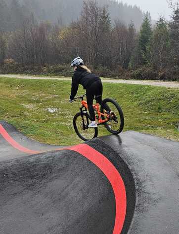 Youngster enjoying the ride.